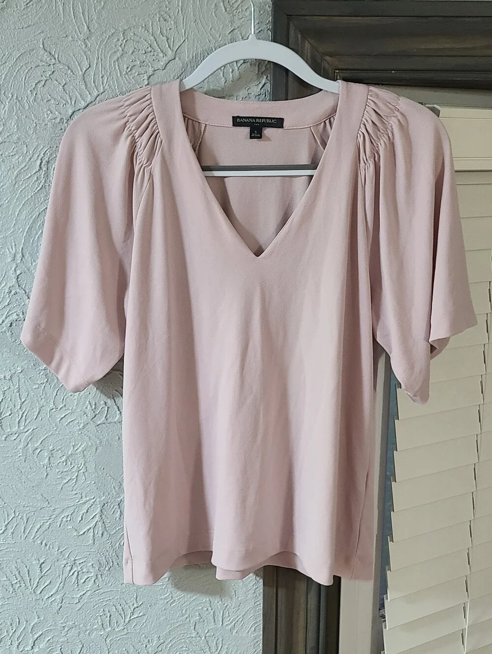 Banana Republic Smocked Crepe Top Pink - Size Small